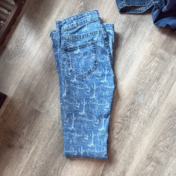 High Rise Blue Patterned Jeans - Picture 7 of 7